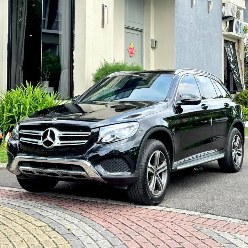 (CASH) Mercedes Benz GLC200 2017