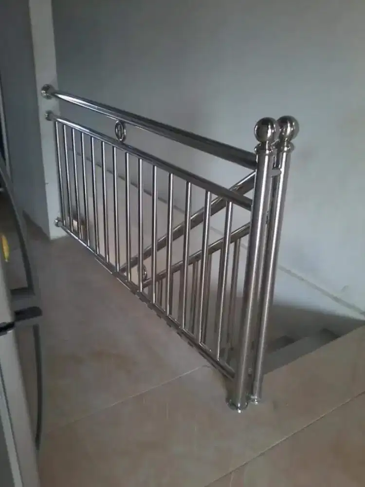 Railing Tangga Stainless Simple