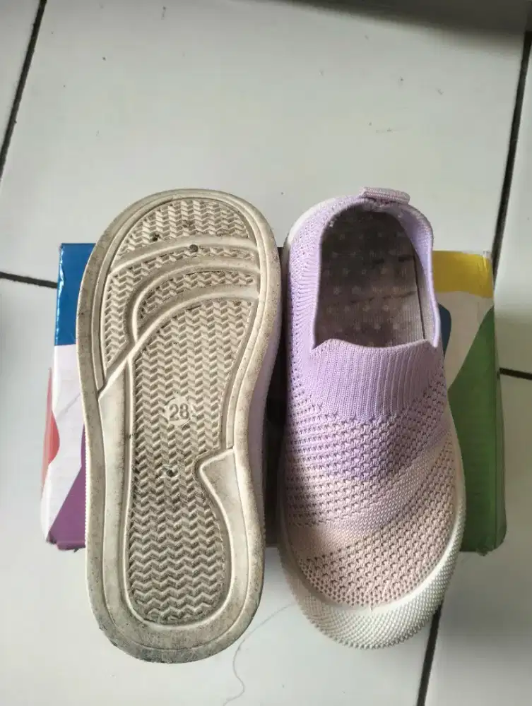 Sepatu anak perempuan snacker
