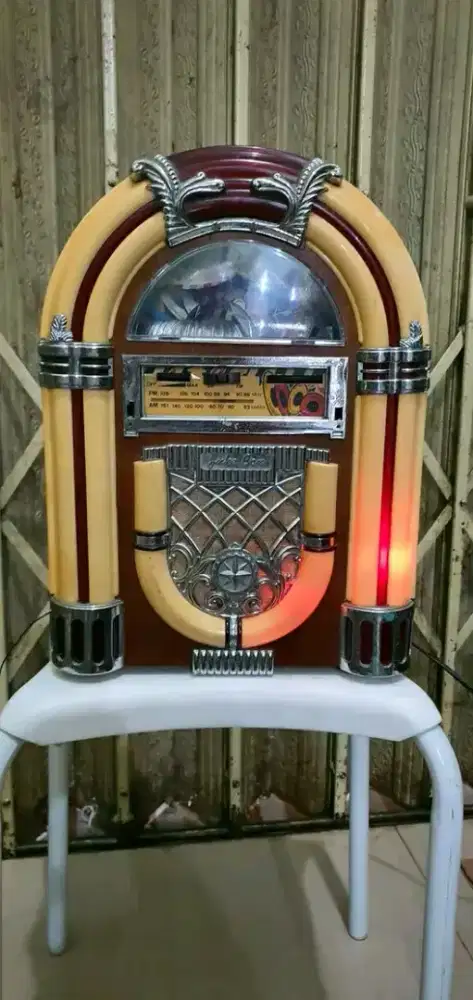 Tipe vintage Juke box design 1946
