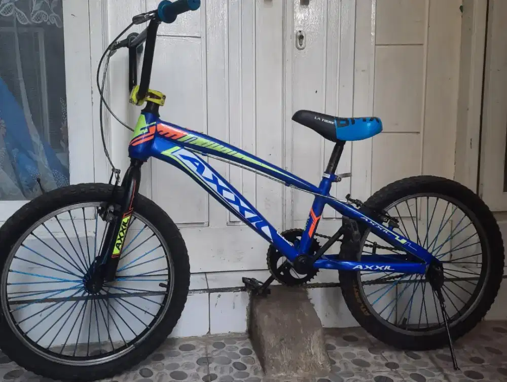 Sepeda BMX ukuran 20