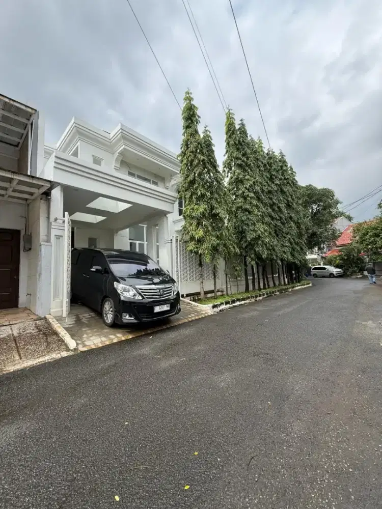 Rumah siap huni dalam Komplek Tebet
