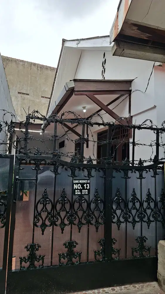RUMAH DISEWAKAN area segitiga emas