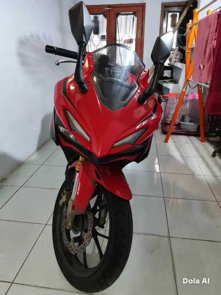 HONDA NEW CBR150R ABS MERAH HITAM 2023 KM LOW PAJAK ON LIKE NEW.