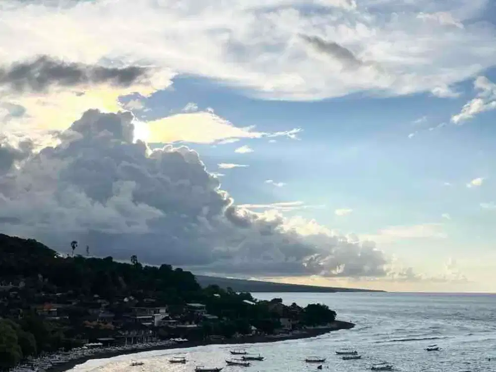 Tanah dekat Pantai Amed