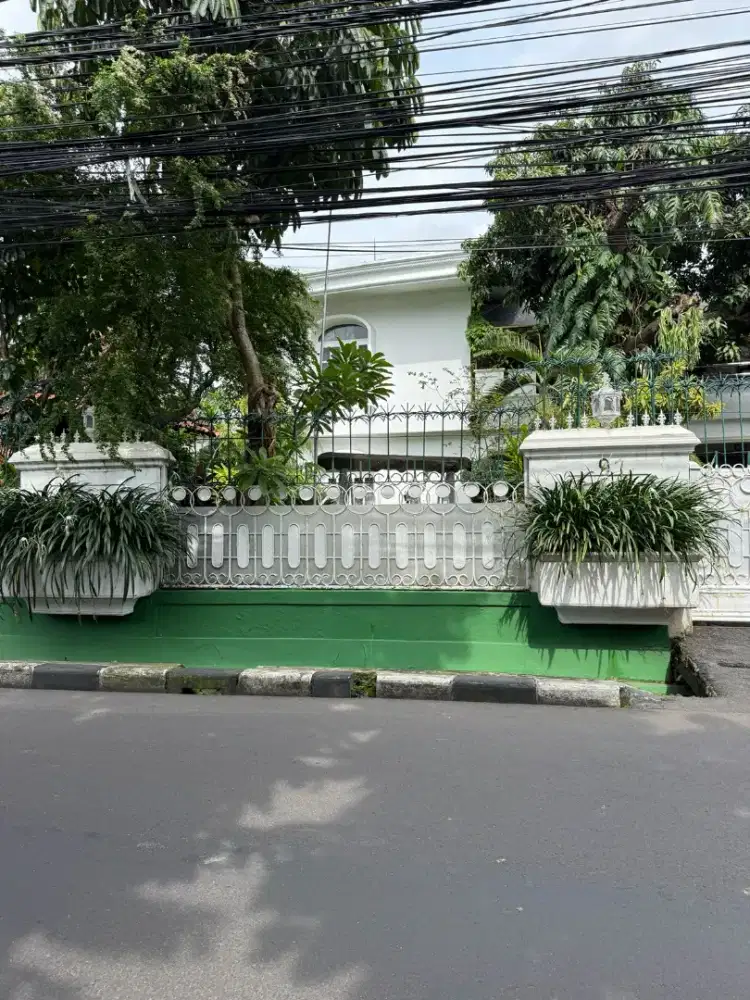 Rumah komersil dijual di Jl. Asem Baris Raya Tebet