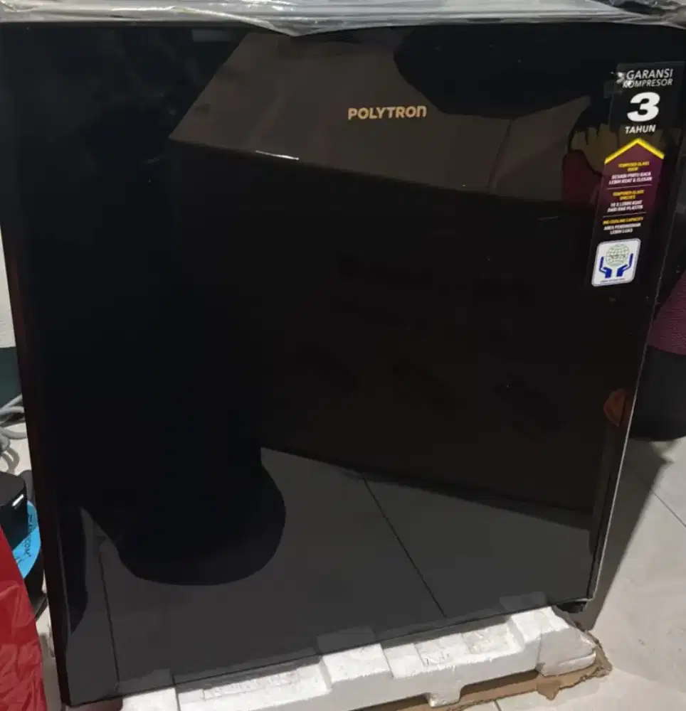 Polytron kulkas mini PRH51X
