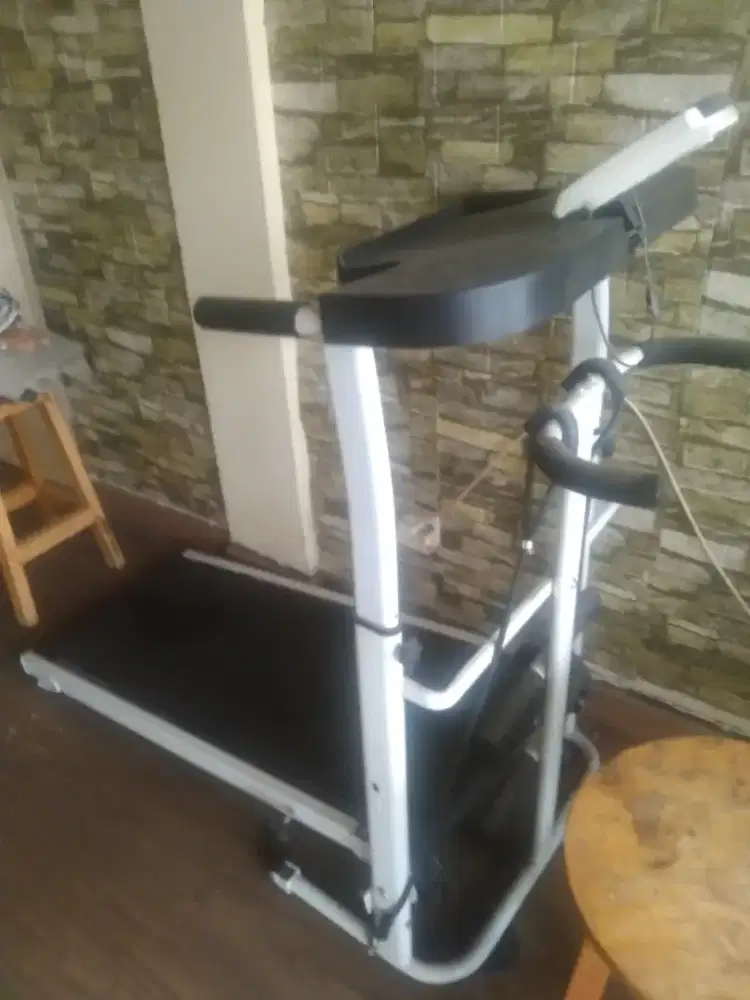 Treadmill manual jarang dipakai kurang dari 6 bulan