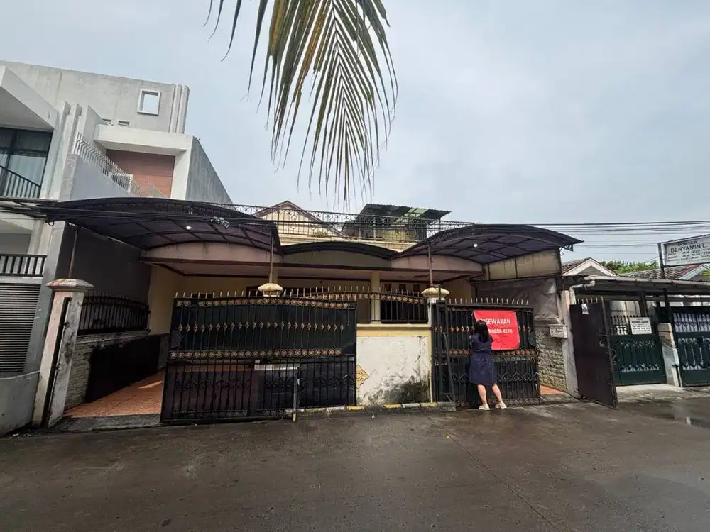 Disewakan rumah untuk usaha seluas 10x20 meter ( 2 lantai Dak.)