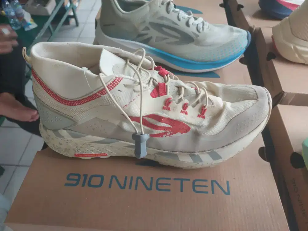 Jual murahh sepatu lari merek 910