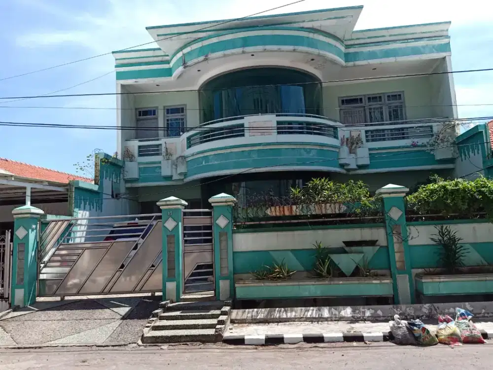 Strategis Rumah di Darmo Permai Timur Bangunan Sendiri