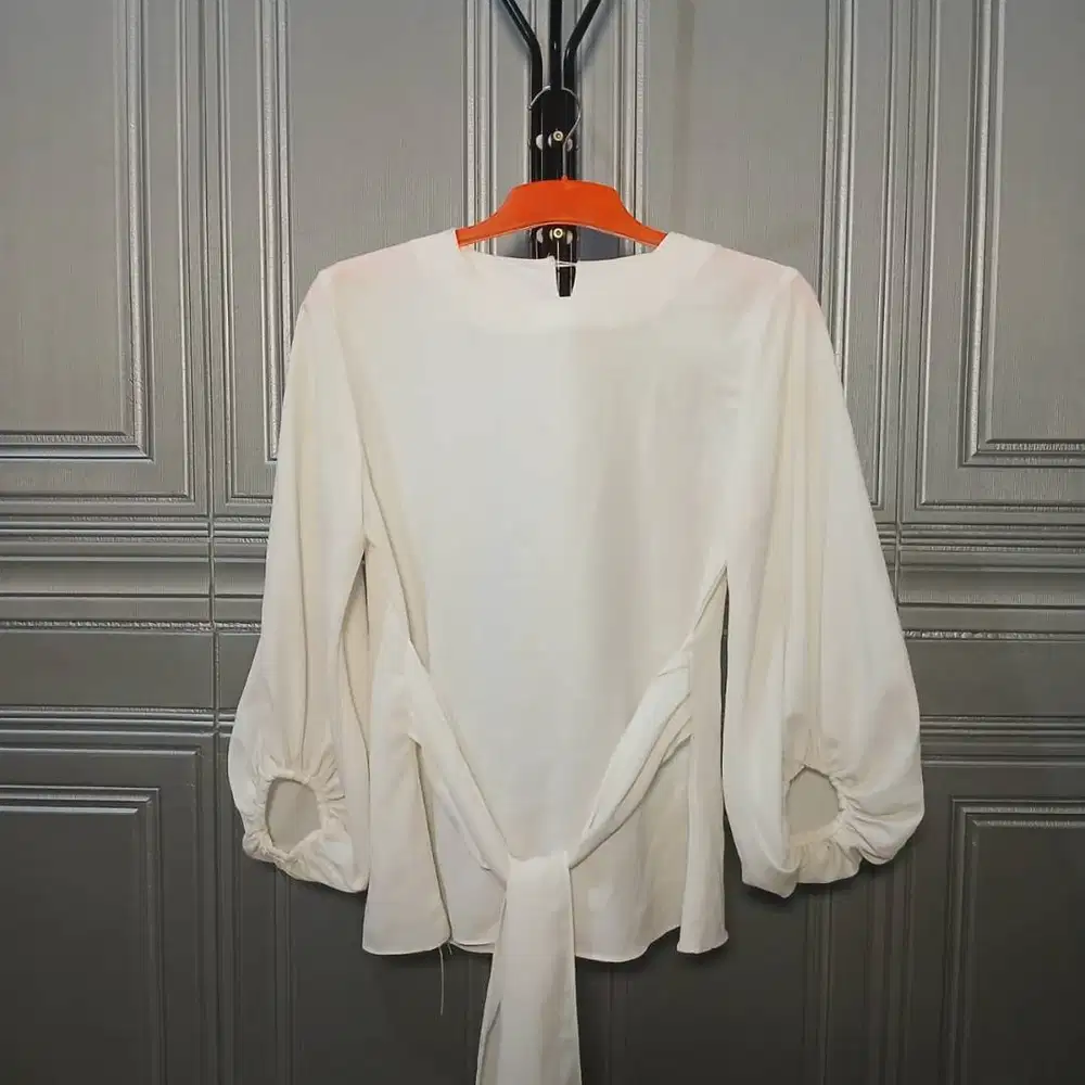Blouse Wanita Warna Putih Susu