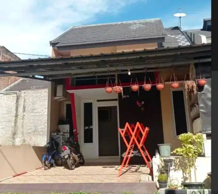 Dijual rumah strategis, dilalui bis pabrik