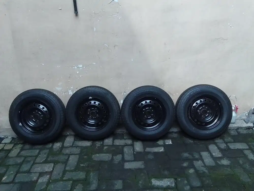 Velg kaleng dan ban ayla 2023