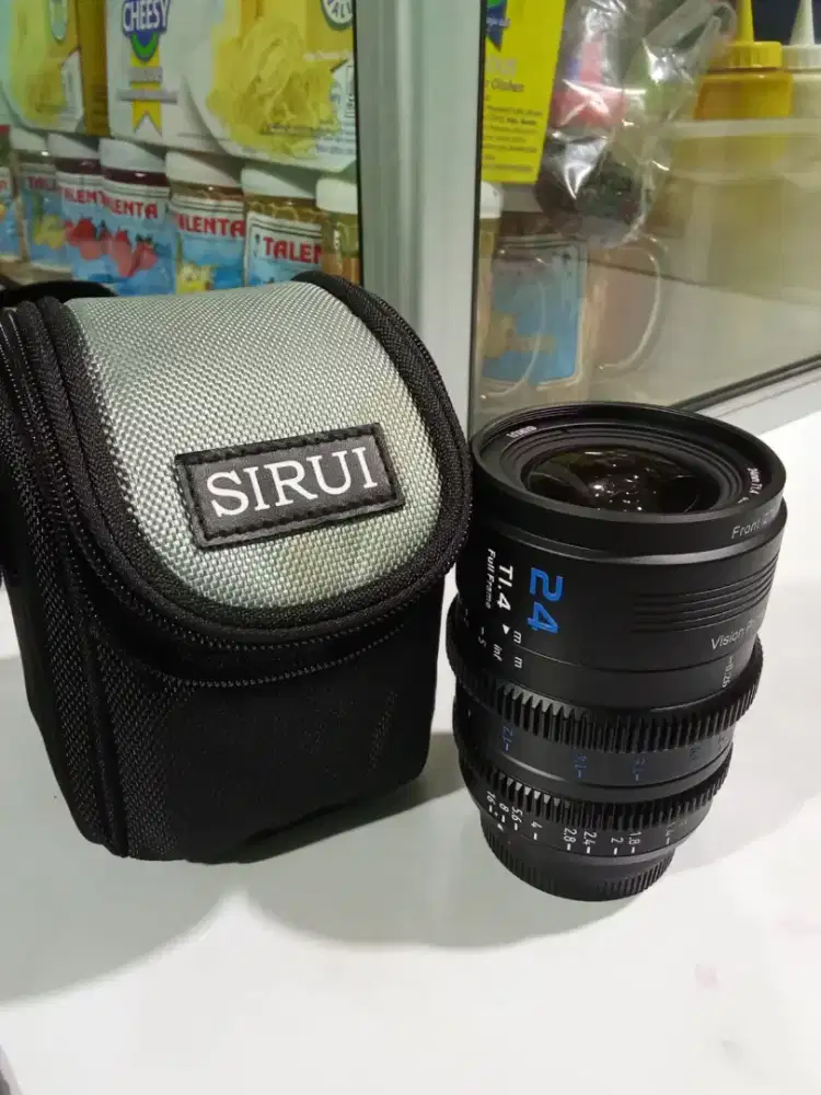 Lensa Sirui 24mm T1.4