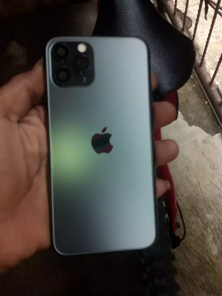 Housing iphone 11 pro komplit isian minus kamera Dan mesin
