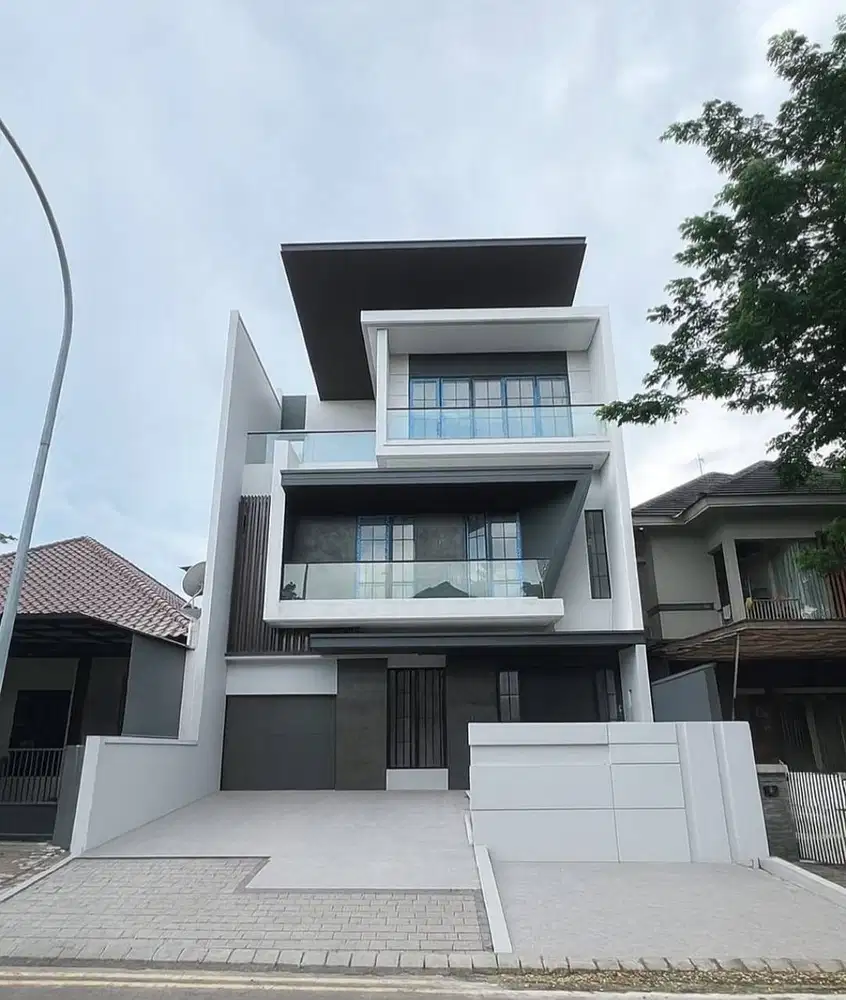 Dijual Rumah baru modern 3 lantai di Citraland