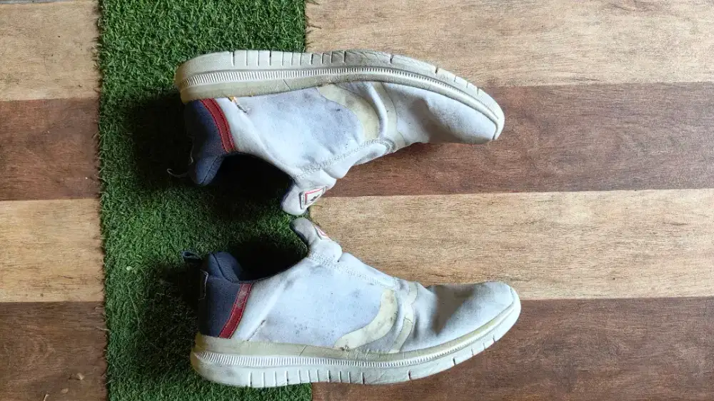 Sepatu Fila 42 putih