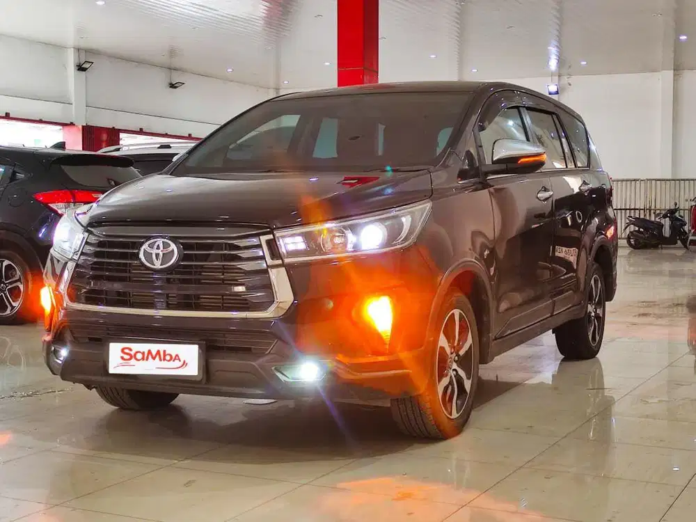 ISTIMEWA LIKE NEW !! KM 47rb !! INNOVA VENTURER 2.4 SOLAR AT 2022