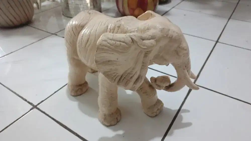 Patung Pajangan Gajah Bahan Resin (Panjang ±30cm) - Minus Sesuai Foto