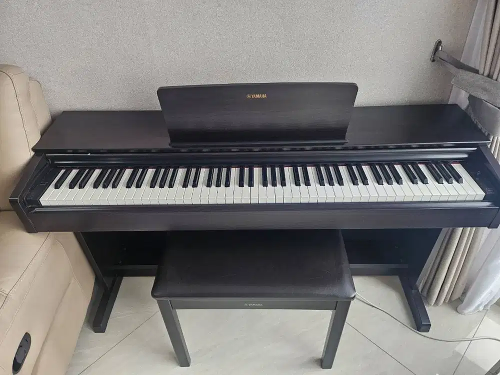 Yamaha YDP-103 Like New