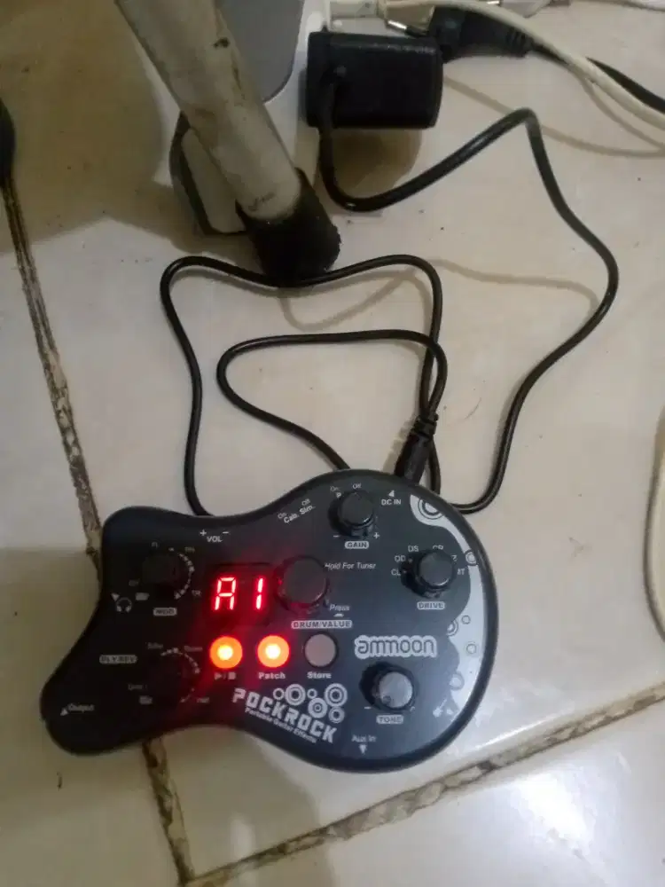 Efek gitar murah Ammon pockrock