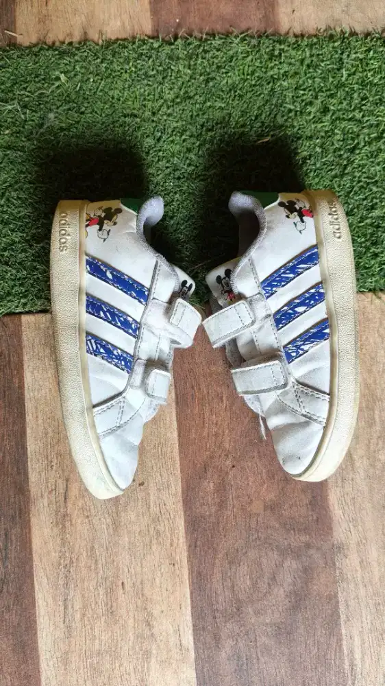 Sepatu anak Adidas x mickey
