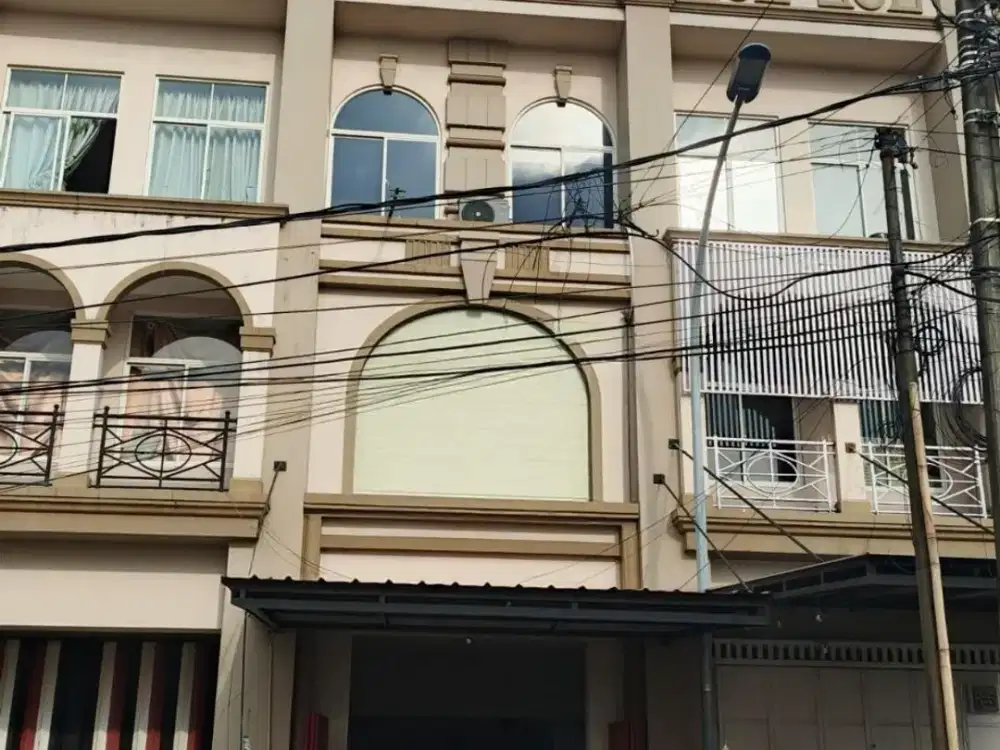 Ruko Strategis Disewakan di Grand Galaxy City | 3 Lantai Full, Lokasi Ramai Siap Usaha