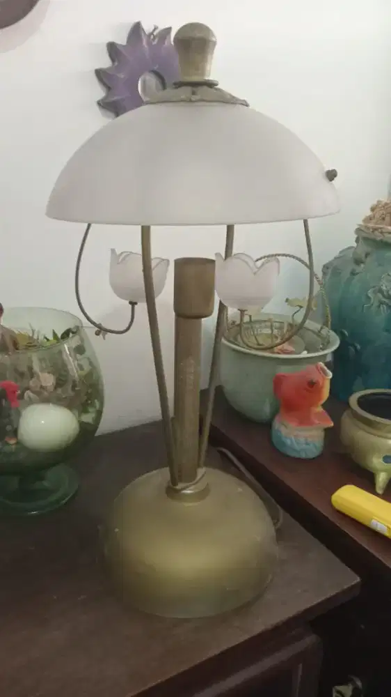 Lampu tulip meja hias