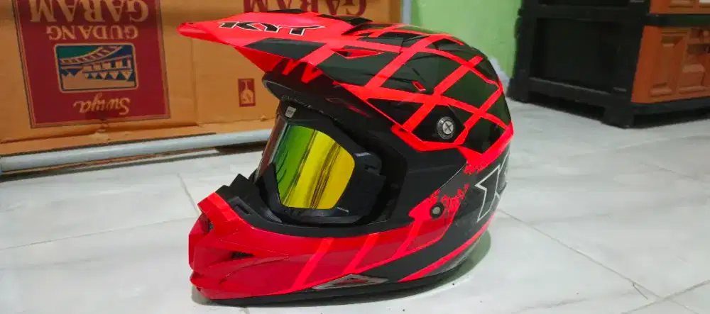 Helm KYT Cross + kacamata goggles