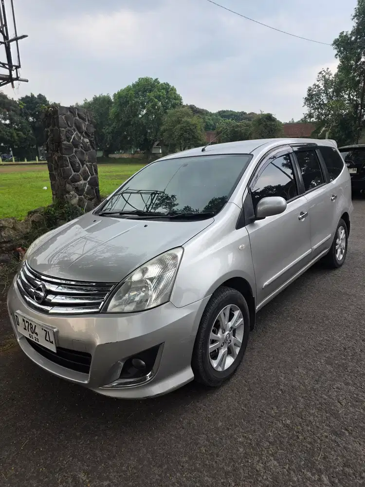 Nissan Livina 2012 Bensin