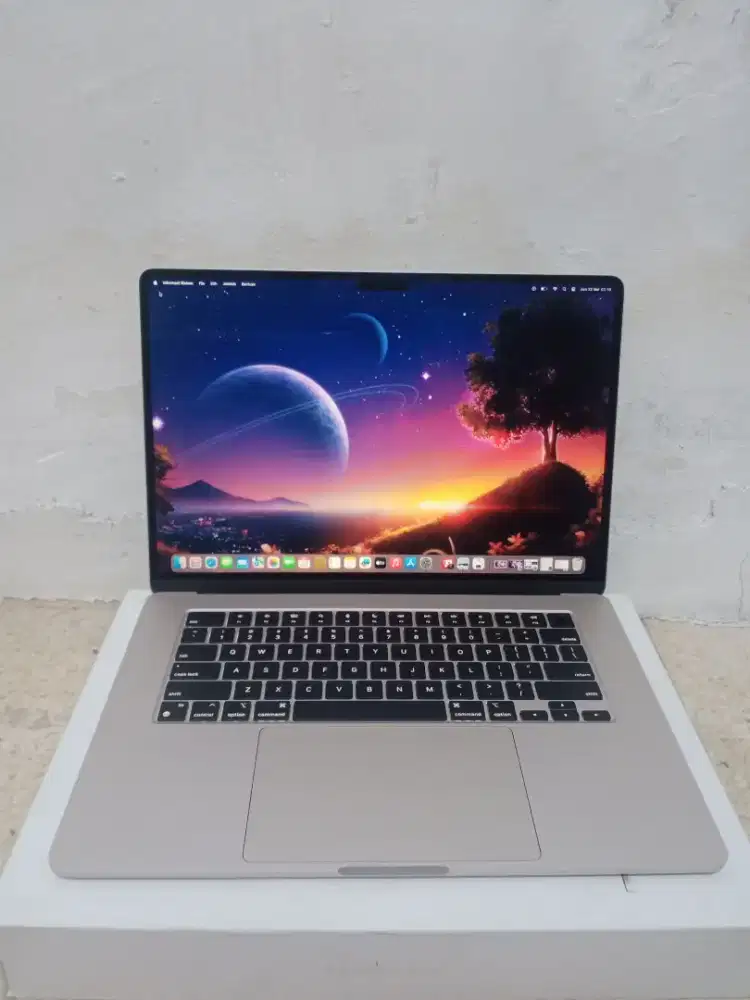 MacBook Air M2 Retina 15-in, 2023 (Fullset) Apple M2 
Ram 8GB
SSD512GB