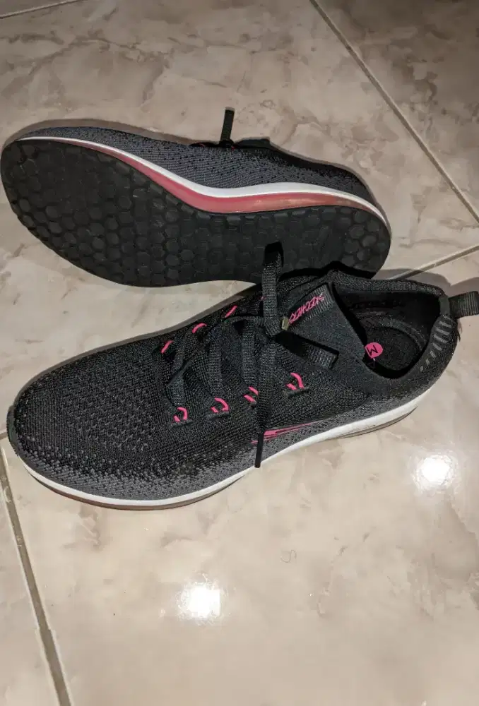 Dijual sepatu sketcher sz 39