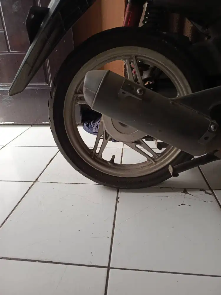 Di cari velg ORI beat deluxe 2021 budget pelajar , bisa TT velg
