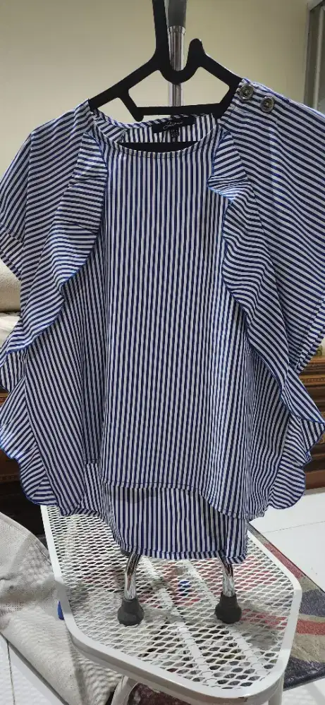 Atasan santai biru garis garis