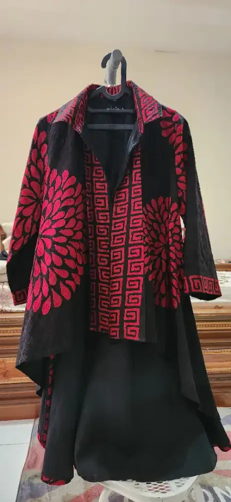 Atasan batik wanita mewah hitam kembang merah