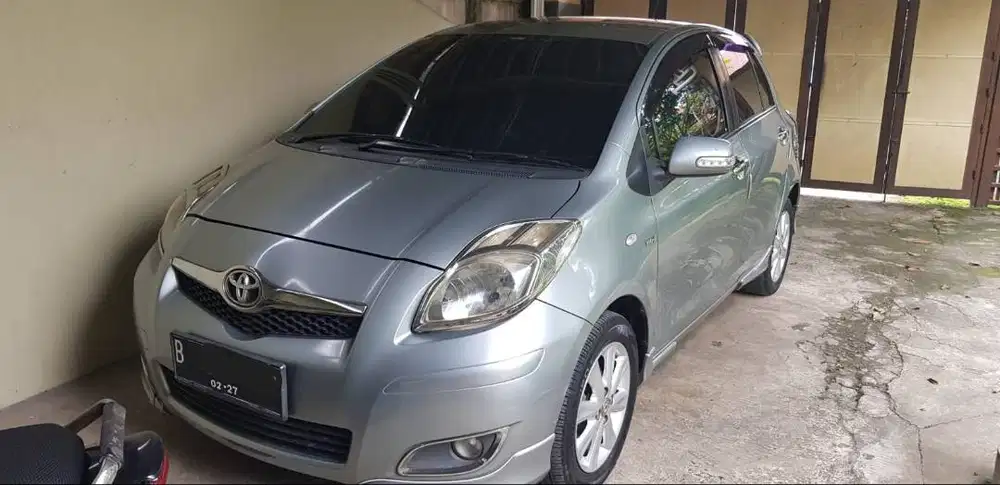 toyota yaris (2011)