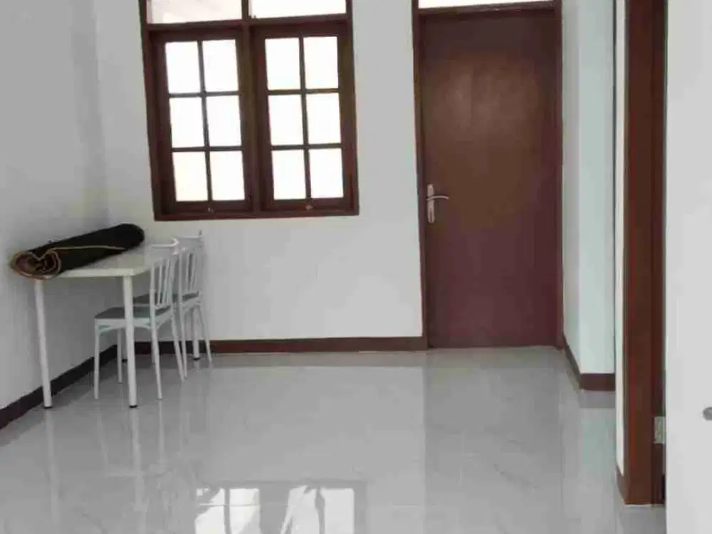 Di jual Rumah Di Sentul city depan taman budaya 180 meter .SHM