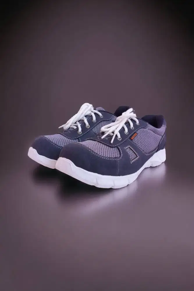Toko Sepatu safety pria model baru Tuban