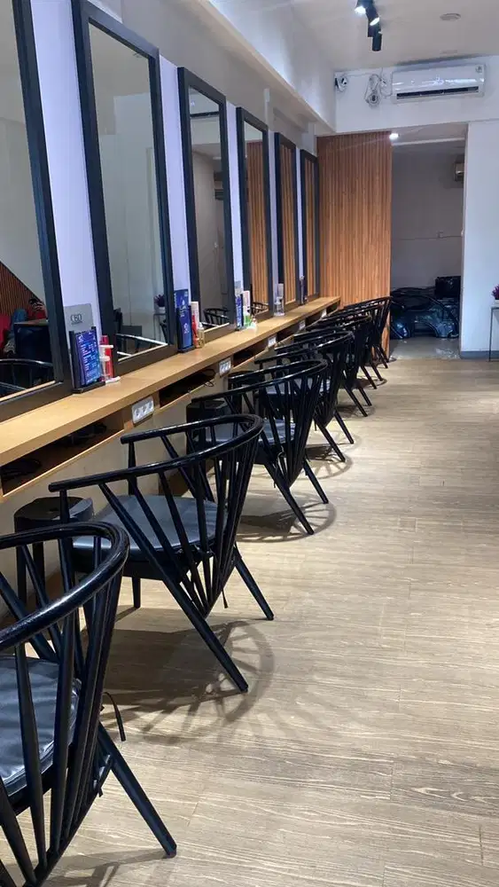 Di cari  stylish untuk  freelance di mz beuty salon