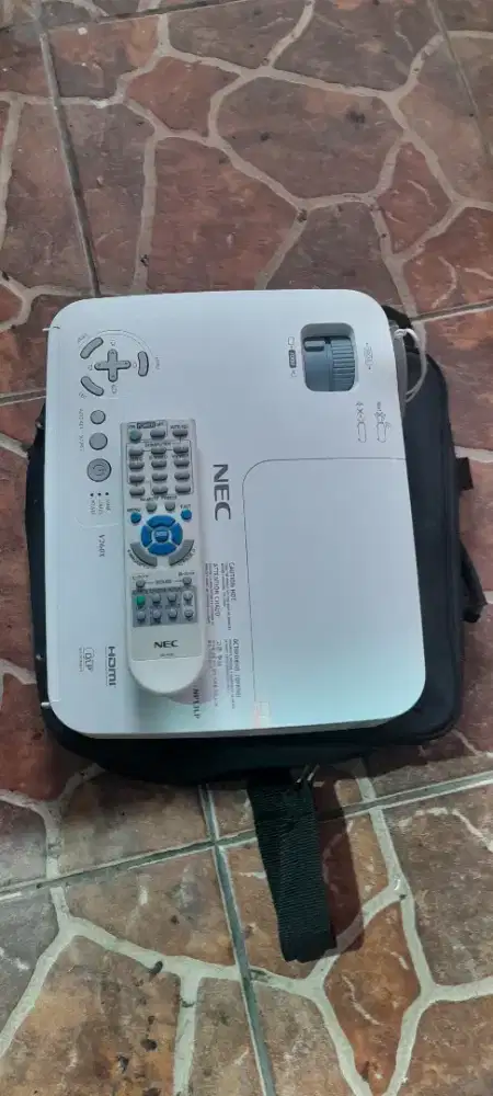 Proyektor NEC V260X