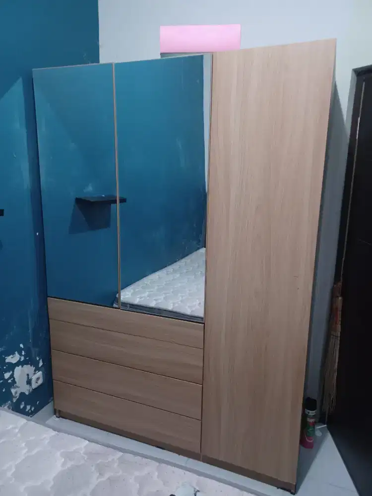 Dijual lemari Informa 3 pintu full set lengkap