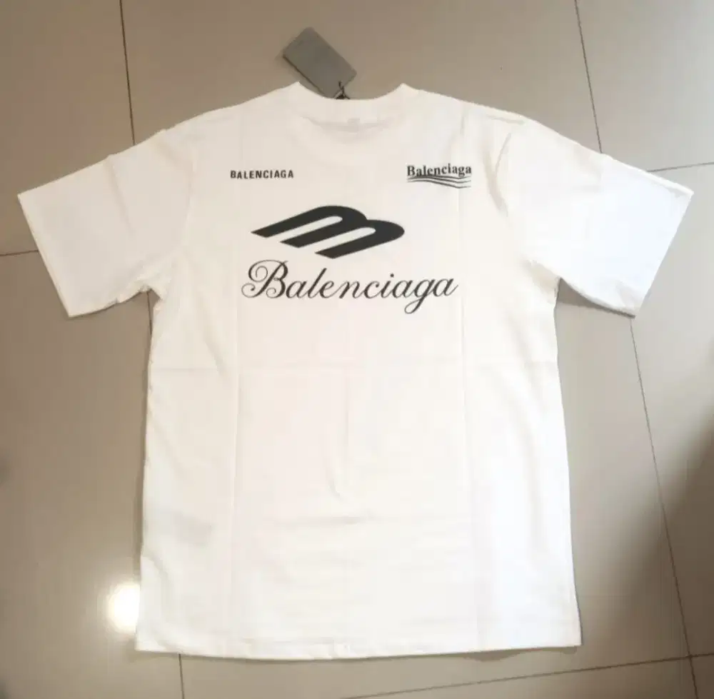 Kaos Balenciaga Import