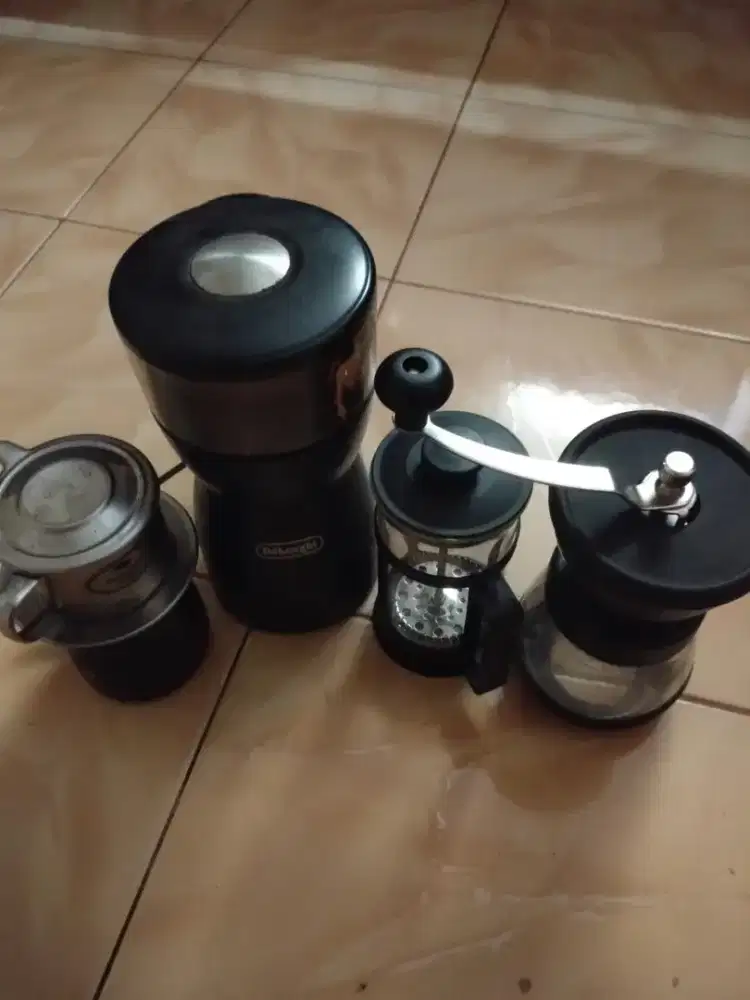 Alat kopi grinder delonghi kg40