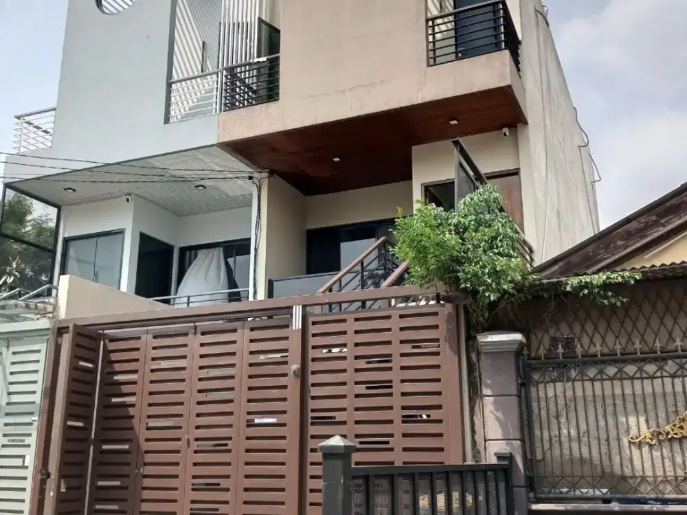 Rumah dijual Murah 3 Lantai, Pondok Bambu, Jakarta Timur dekat Tol Cawang
