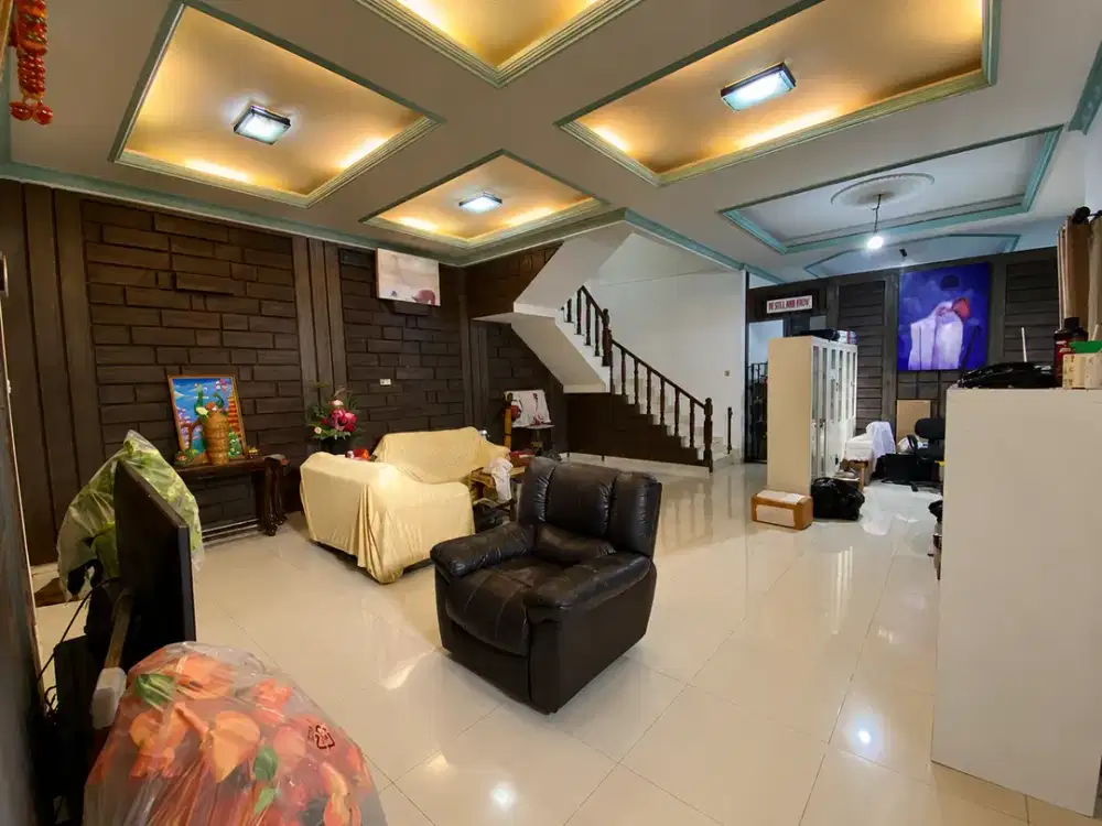 Rumah lokasi strategis The City Resort Residence Malibu, Cengkareng