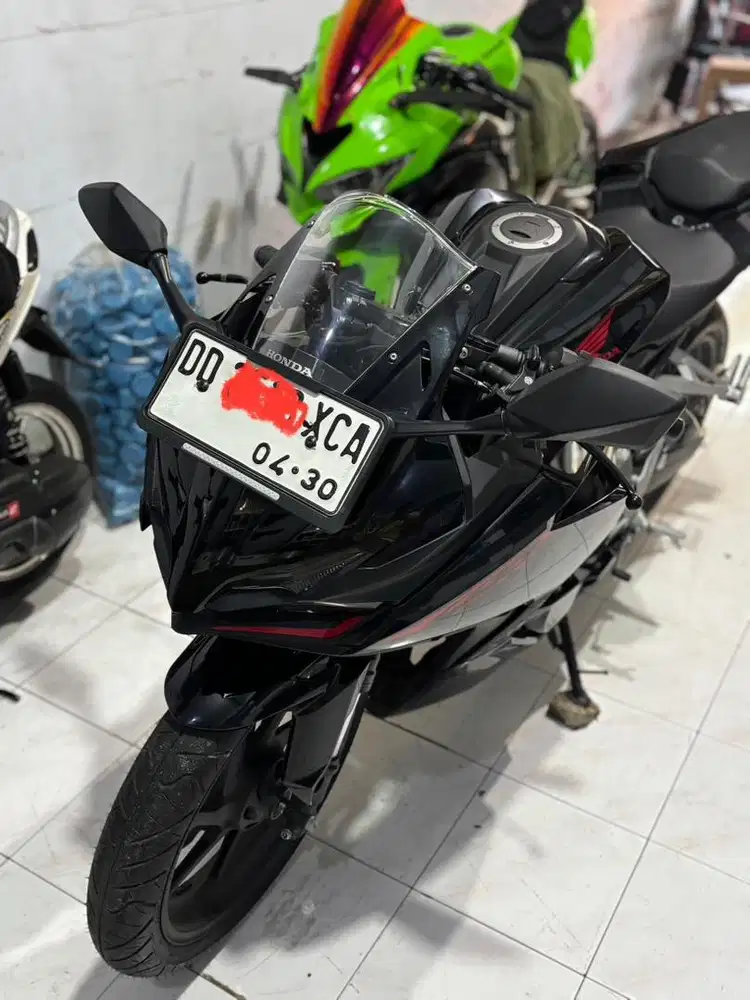 CBR 250RR WARNA HITAM