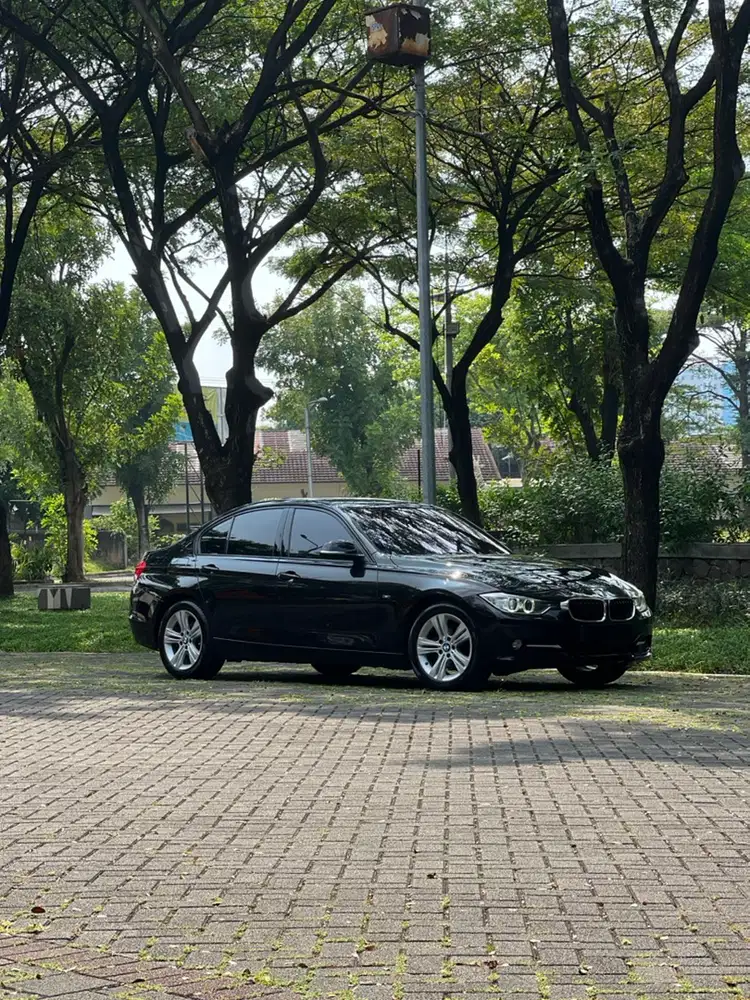 BMW 320i 2015 Bensin