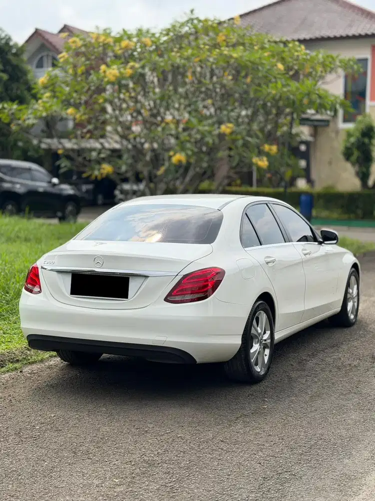 Mercedes-Benz C200 2018 Bensin