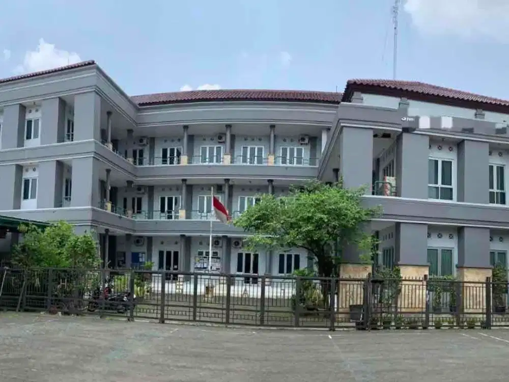 Di Jual gedung sekolah 3 lantai luas tanah 1200 m2 bangunan 1000 m2 ada 19 ruangan kelas hadap barat di medan satria Bekasi